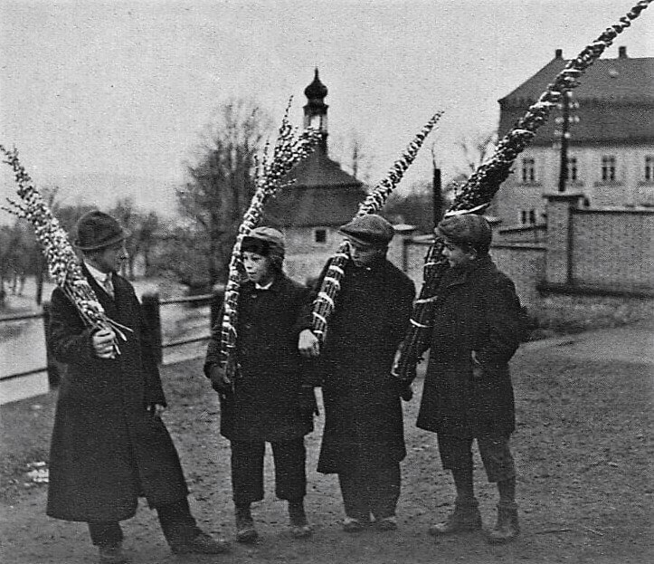 Květná neděle - chlapci s "koštišťaty" v Klenčí p. Č.