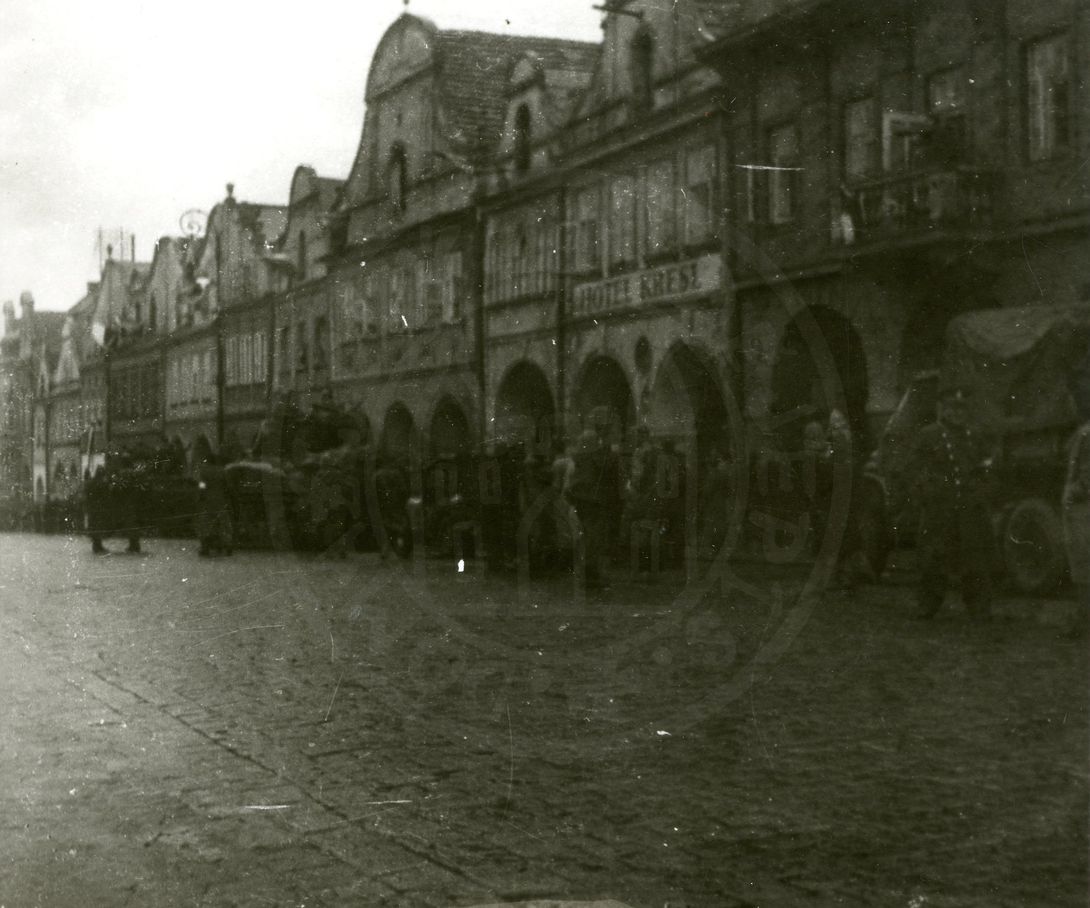 190217-48.  Domažlice. Náměstí Míru. U.S. Army. 5. května 1945. (28)