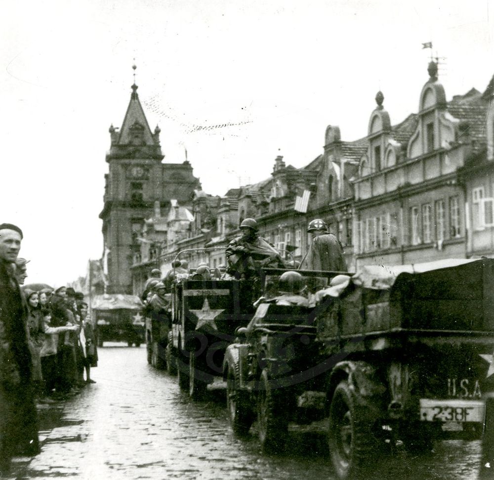 190217-60. Domažlice. Náměstí Míru. U.S. Army. 5. května 1945. (40)