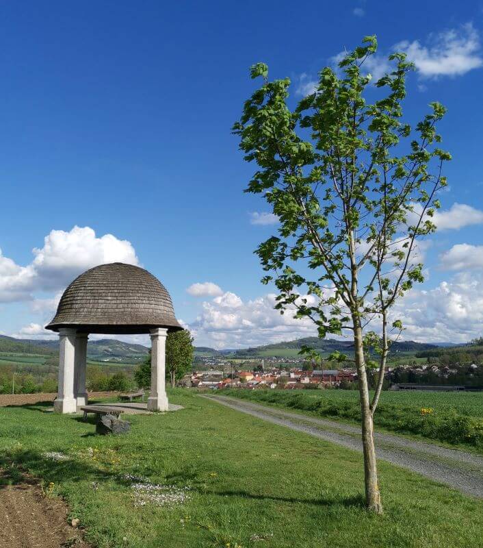 Gloriet Klobouk s výhledem na obec