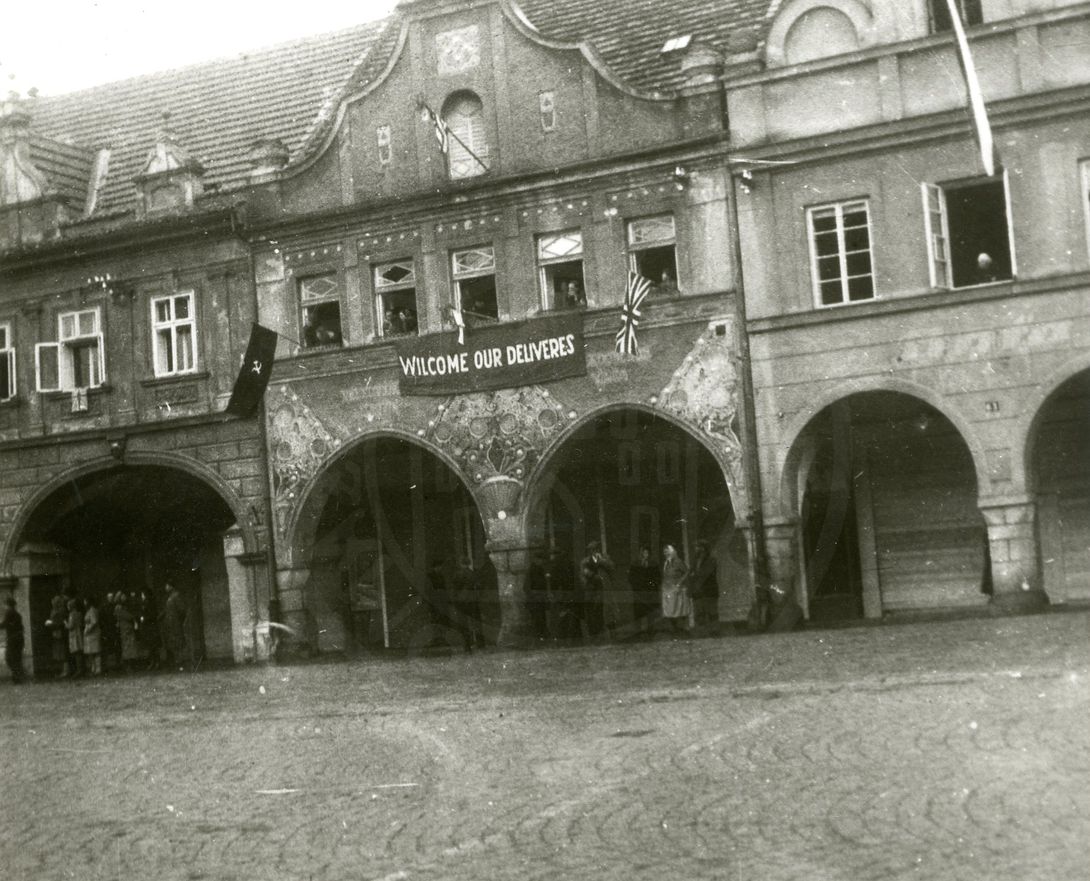 190217-67. Domažlice. Náměstí Míru. U.S. Army. 5. května 1945. (47)