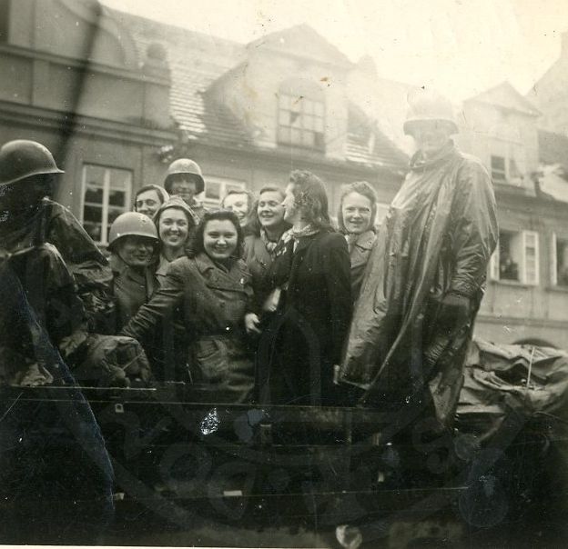 190217-70. Domažlice. Náměstí Míru. U.S. Army. 5. května 1945. (50)