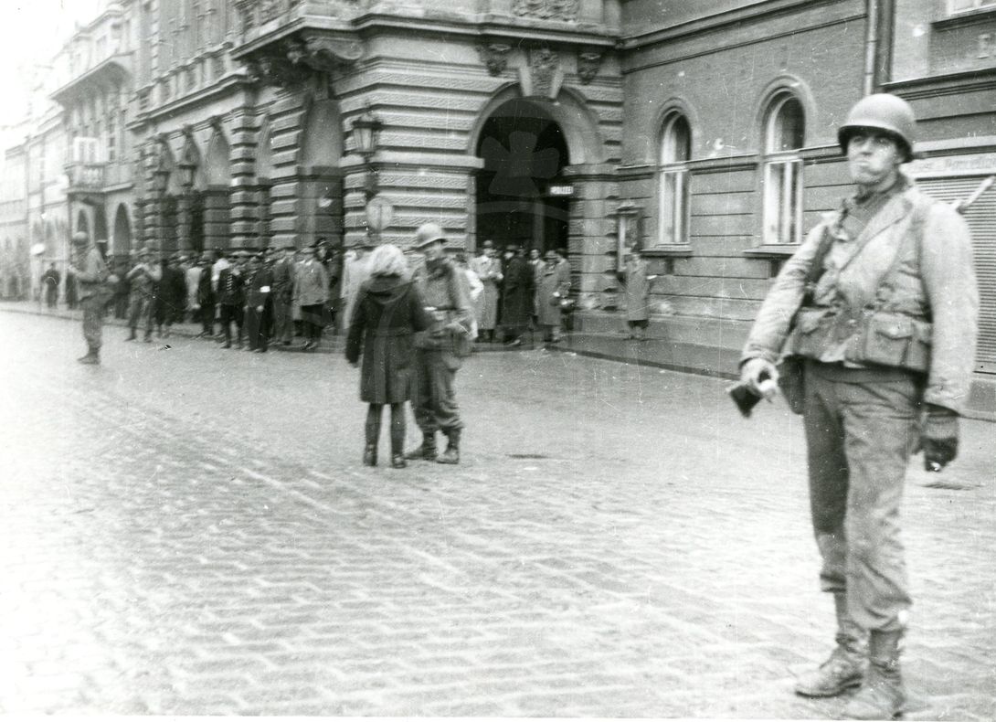 190217-76. Domažlice. Náměstí Míru. U.S. Army. 5. května 1945. (56)