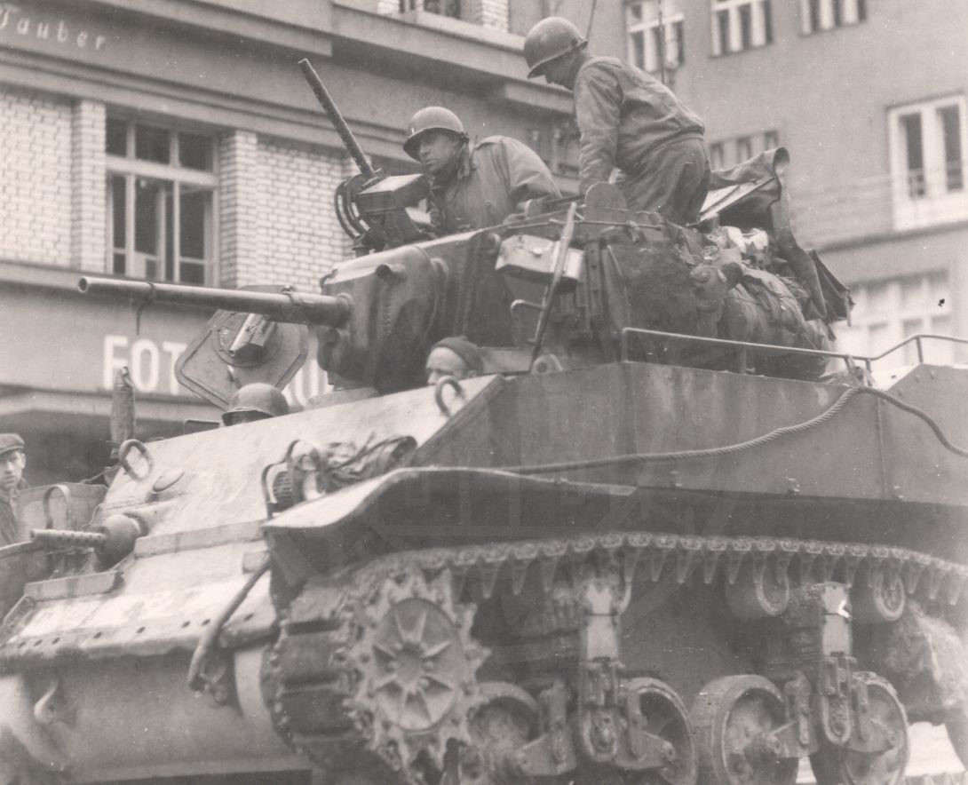 190217-80. Domažlice. Msgr. Staška. U.S. Army. 5. květen 1945. (2)